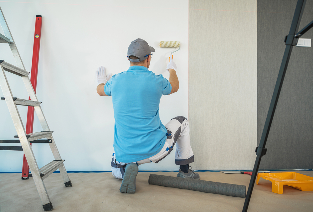 Huur een professionele renovlies behanger uit Roosendaal en krijg 10% korting op het behangen en sauzen van je nieuwbouwwoning.